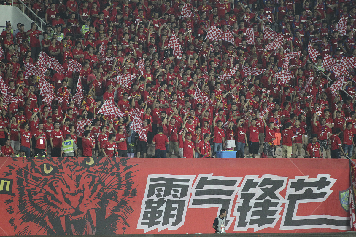 球队严阵以待,准备迎接新一轮激烈对决 球队严阵以待,准备迎接新一轮激烈对决