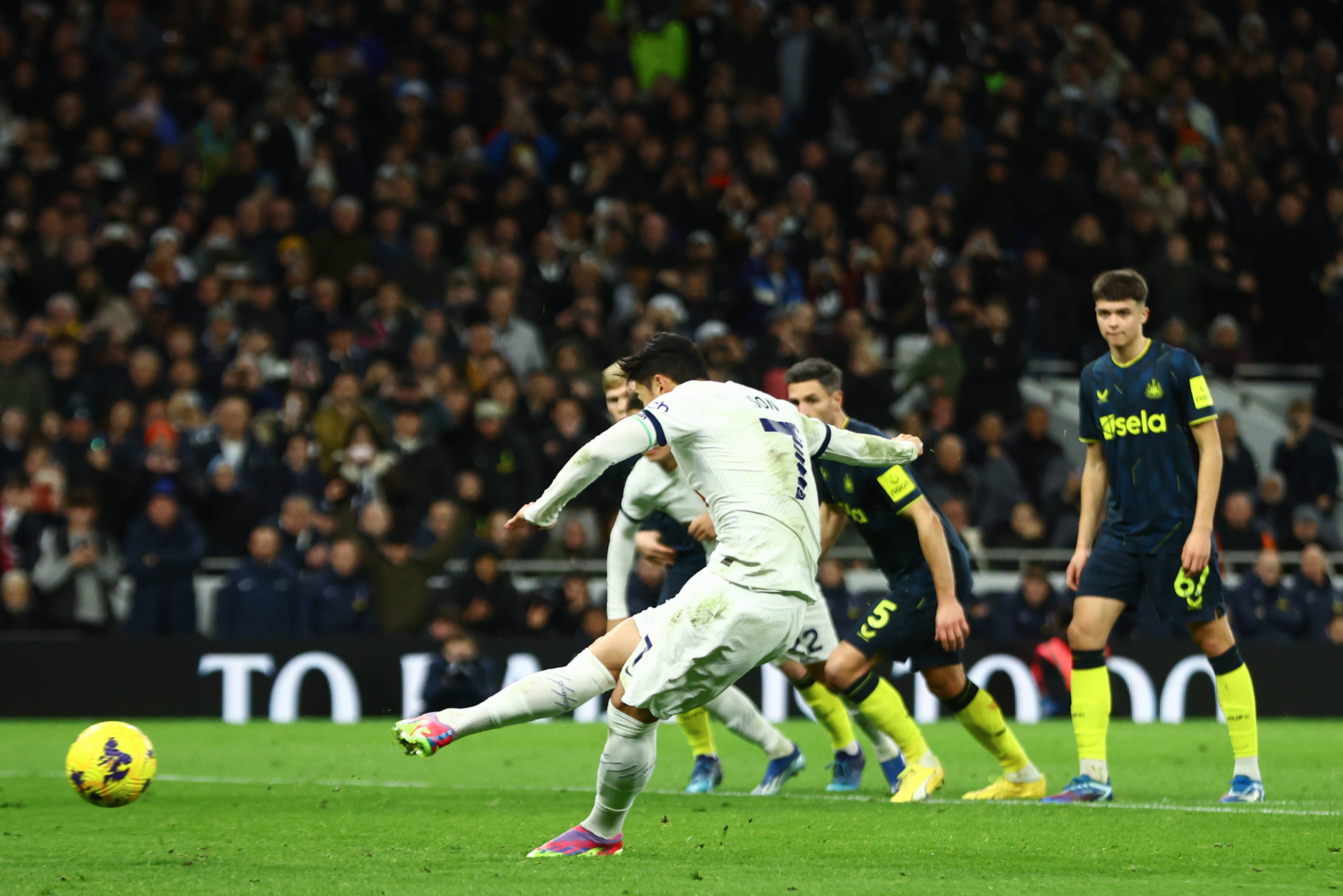 阿森纳主场击败热刺西甲争冠之路再添一城的简单介绍 阿森纳主场击败热刺西甲争冠之路再添一城的简单介绍