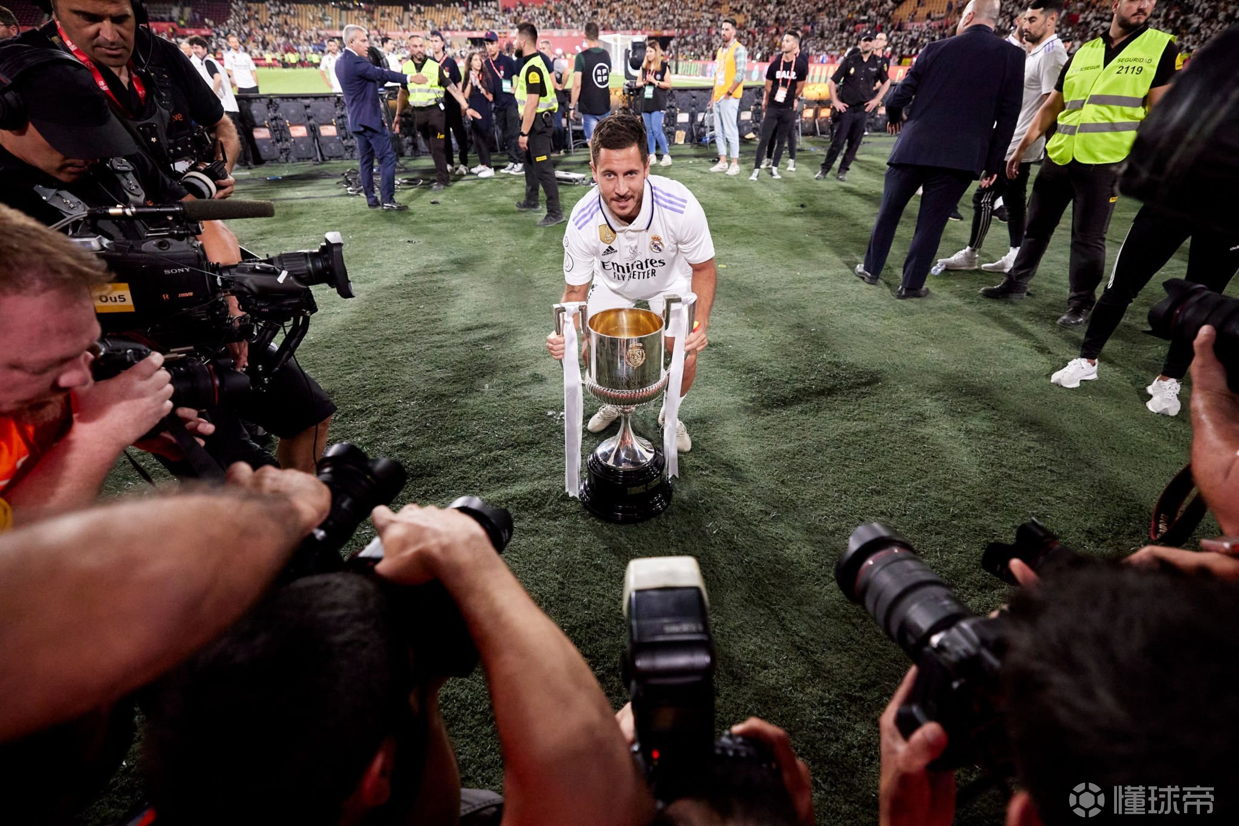 阿扎尔在皇马的表现备受争议,西甲球迷担心他未来的简单介绍 阿扎尔在皇马的表现备受争议,西甲球迷担心他未来的简单介绍