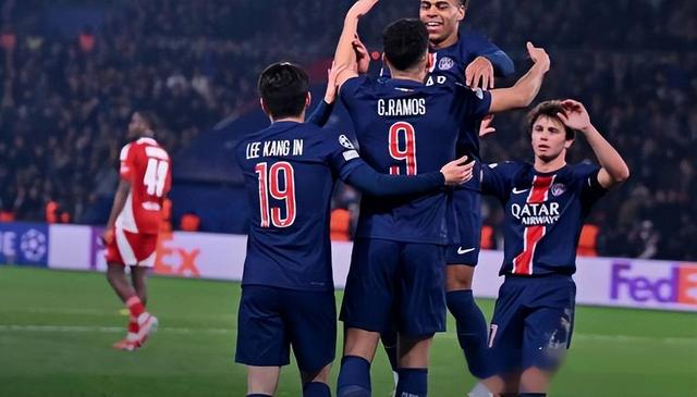 包含巴黎圣日耳曼锋线进攻火力强大,多场比赛连进球的词条 包含巴黎圣日耳曼锋线进攻火力强大,多场比赛连进球的词条