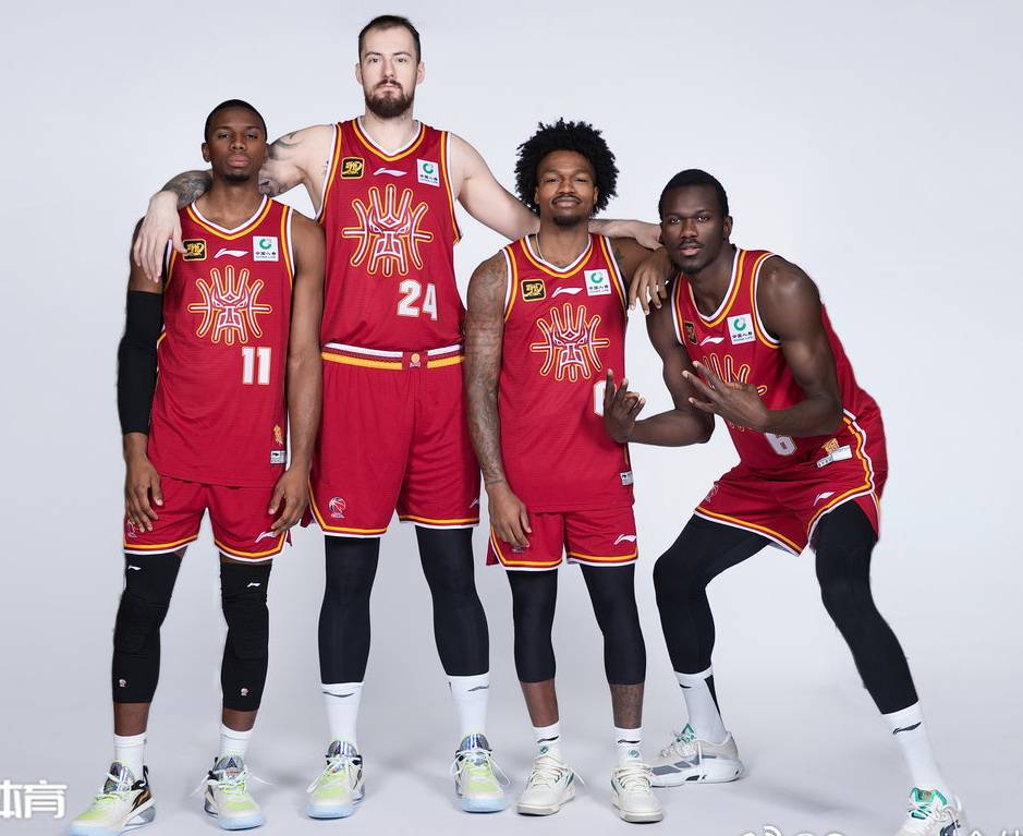 外援火力全开,带领球队横扫对手 外援火力全开,带领球队横扫对手