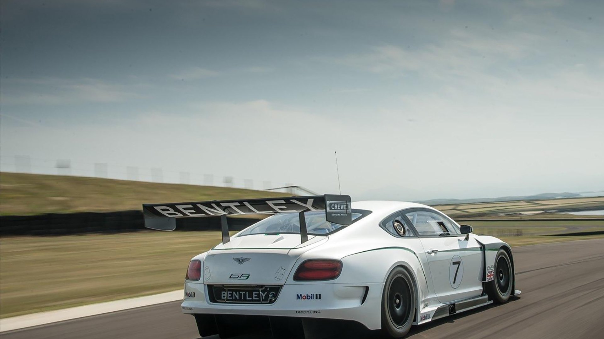 罗马城黄昏惊雷,拉什福德末节双响,三狮军团逆转郁金香